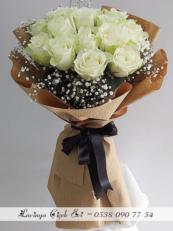 15 Li Beyaz Gül Buketi