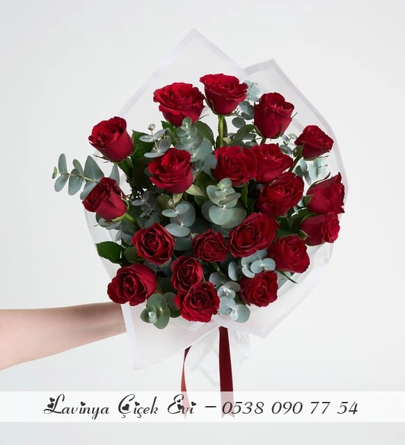 20 Kırmızı Gül Beyaz Kağıt