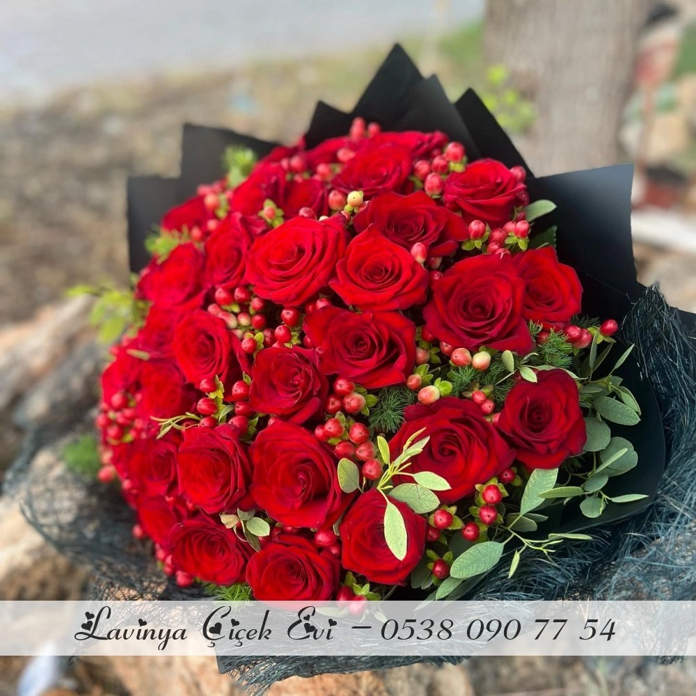 41 Kırmızı Gül Buketi