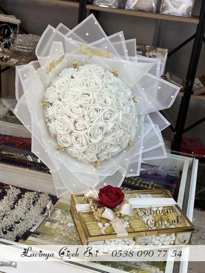 Beyaz Buketli Nişan Çiçeği & Çikolatası