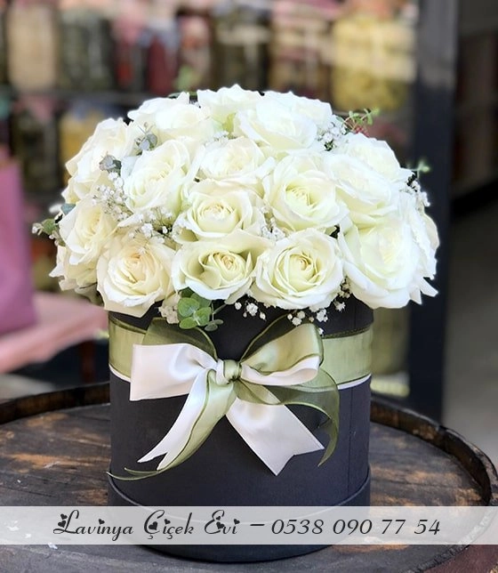 Kutuda Beyaz Güller