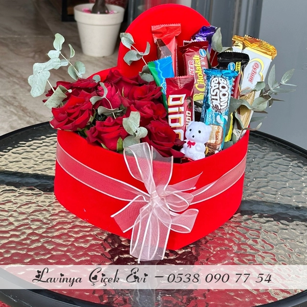 Kutuda Kırmızı Gül & Çikolata