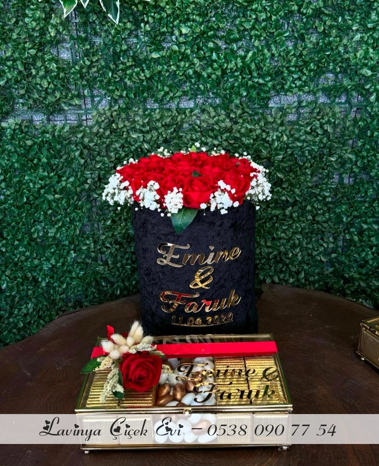 Kutuda Kırmızı Gül Nişan Çiçeği & Çikolatası