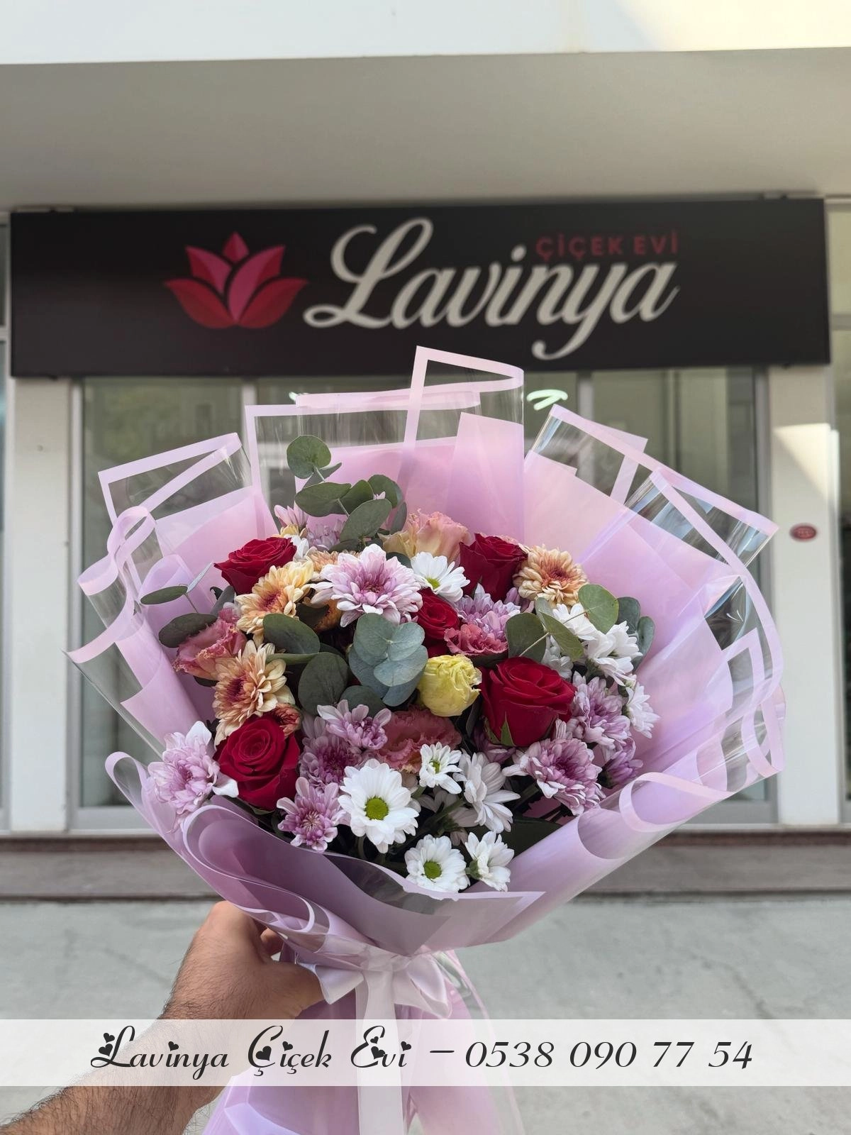 Lila Kağıtta Karışık Buket