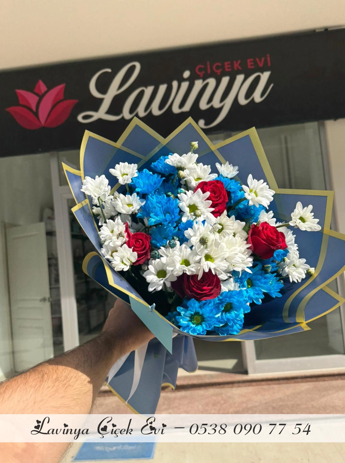 Mavi Beyaz Papatya & Kırmızı Güller