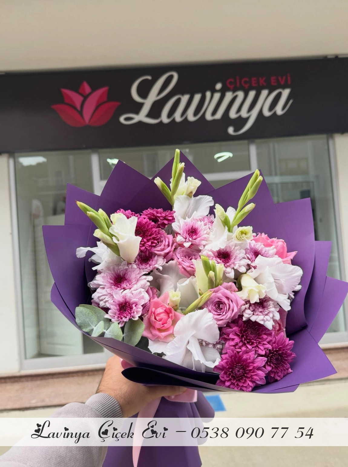 Mor Kağıtta Karışık Buket