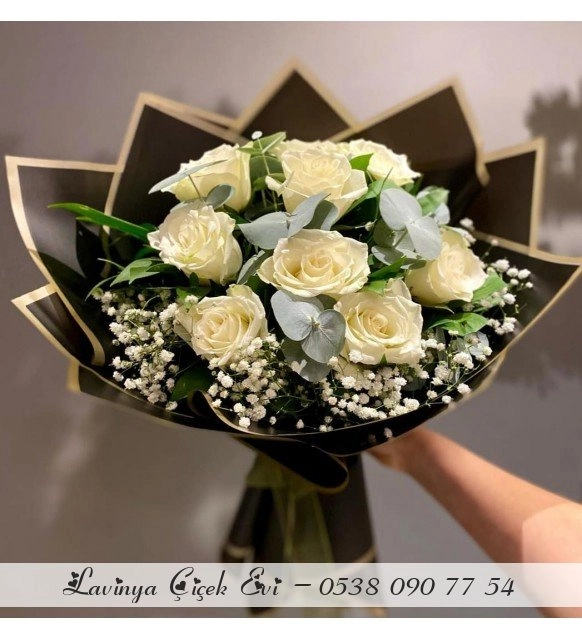 Siyah Kağıtta 10 Lu Beyaz Gül