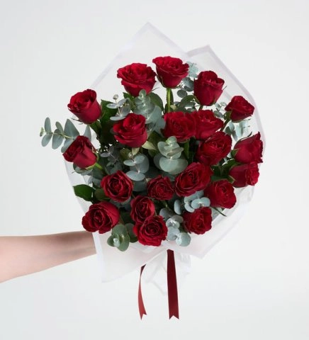 20 Kırmızı Gül Beyaz Kağıt