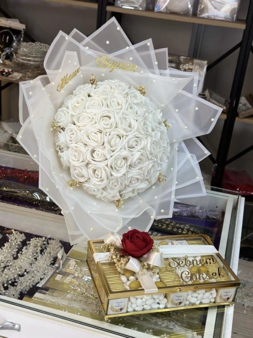 Beyaz Buketli Nişan Çiçeği & Çikolatası