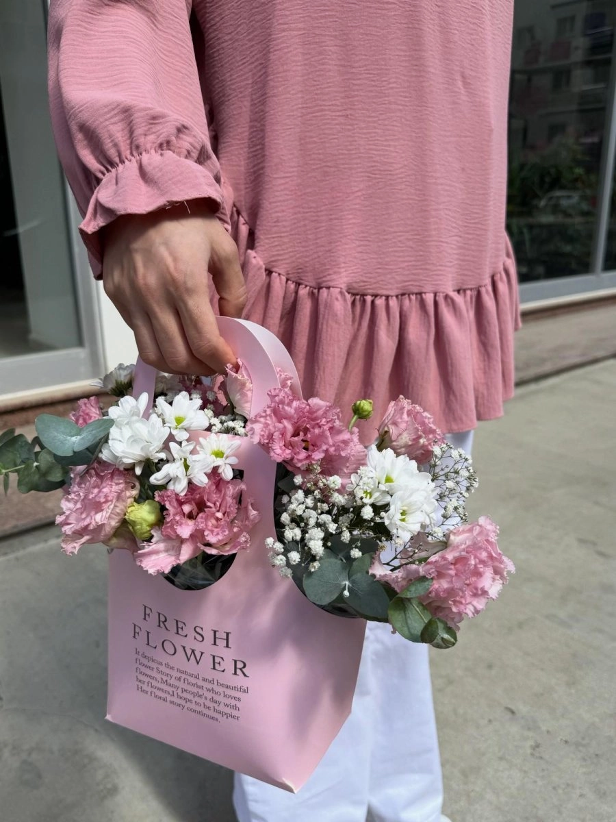 Çantada Pembe Çiçekler