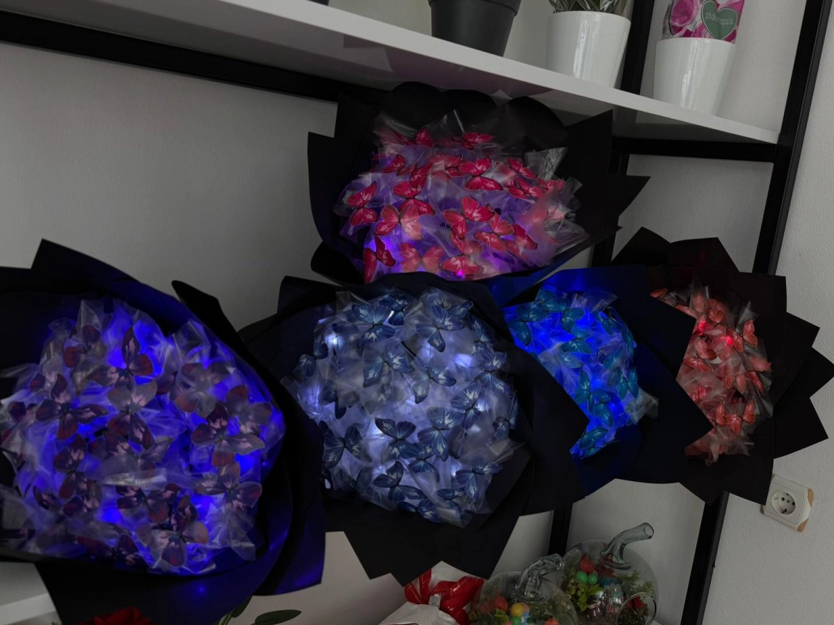 Işıklı Kelebek Buketleri