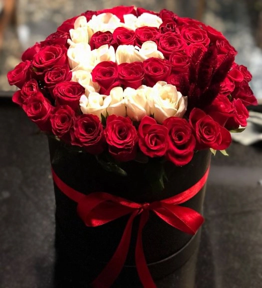 Kutuda Baş Harfli Güller