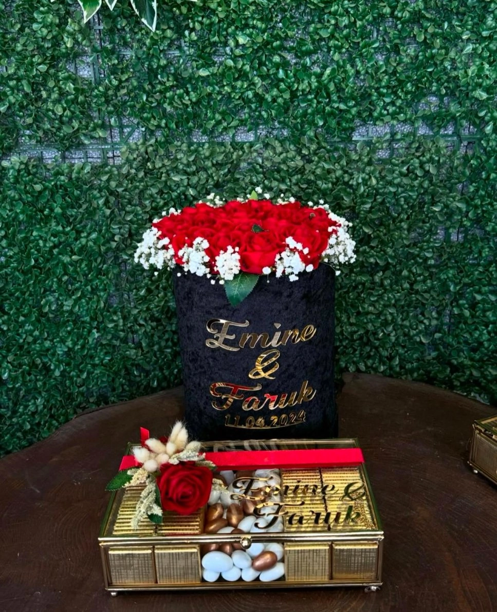 Kutuda Kırmızı Gül Nişan Çiçeği & Çikolatası