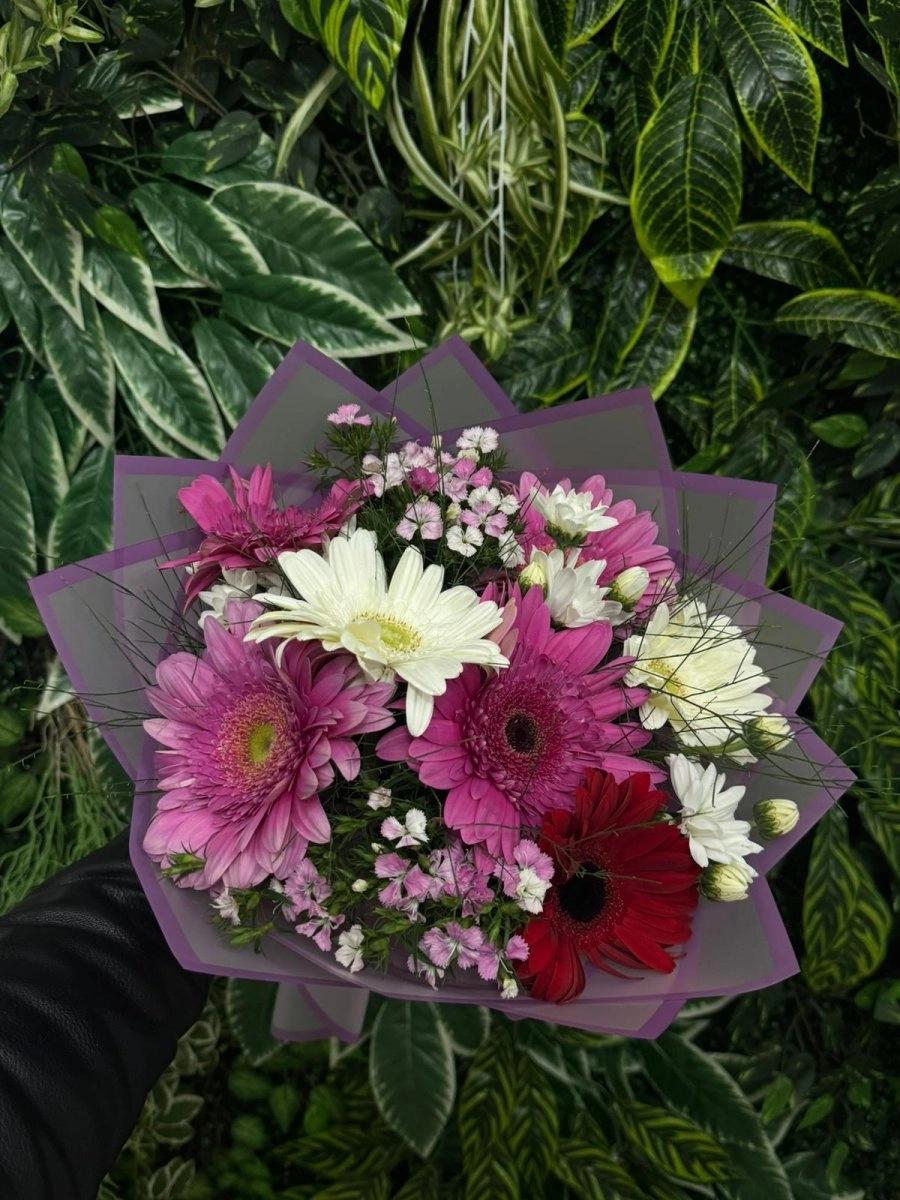 Lila Kağıtta Karışık Buket