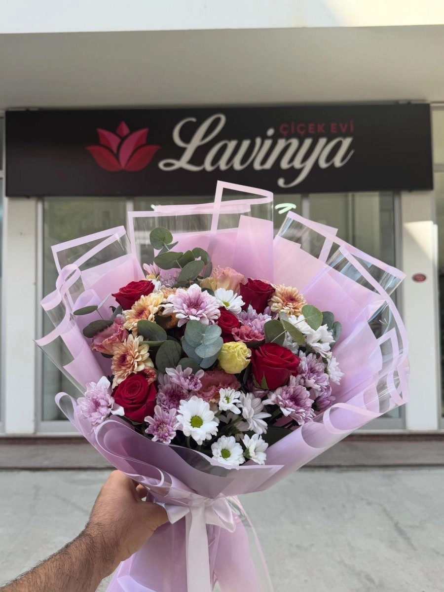 Lila Kağıtta Karışık Buket