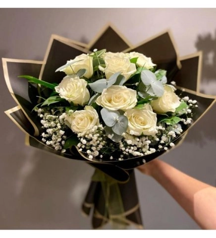 Siyah Kağıtta 10 Lu Beyaz Gül