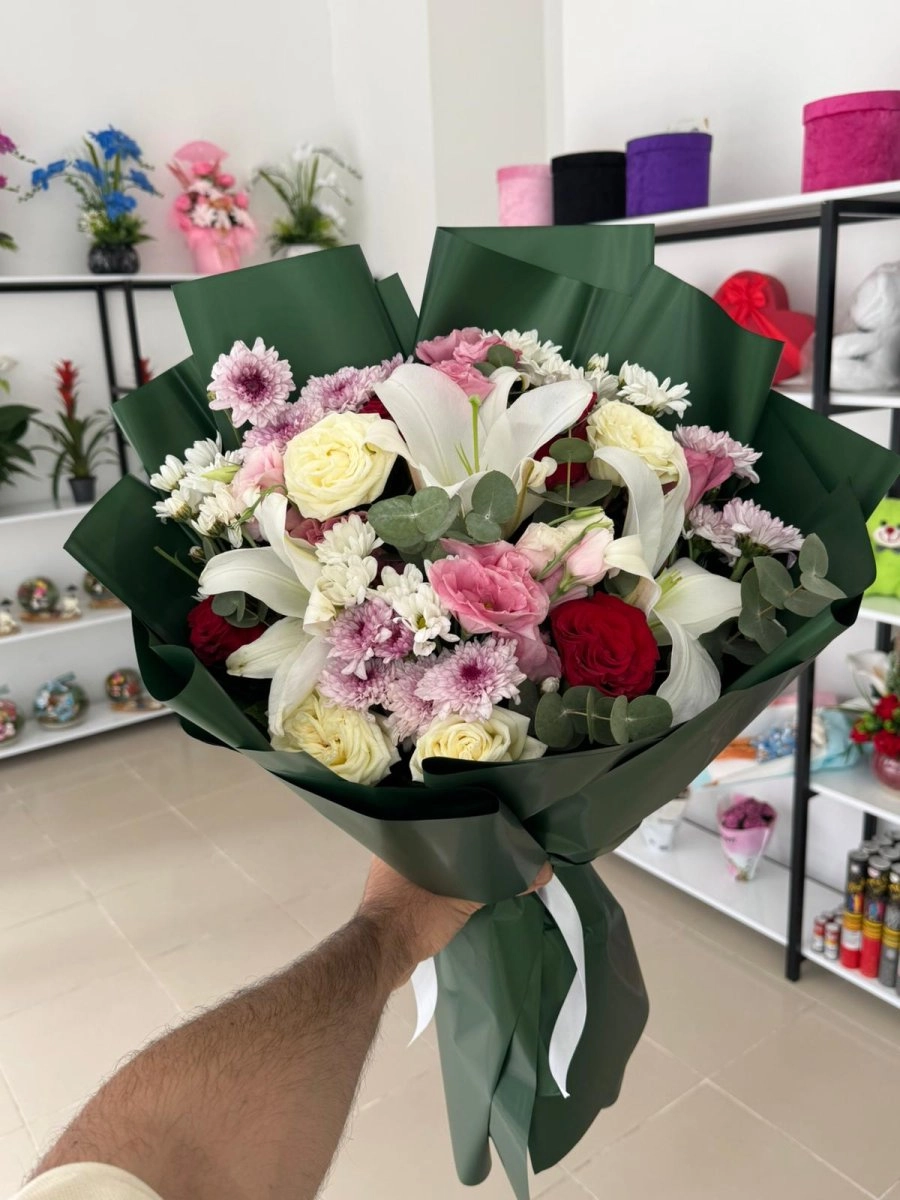 Yeşil Kağıtta Lilyumlu Buket