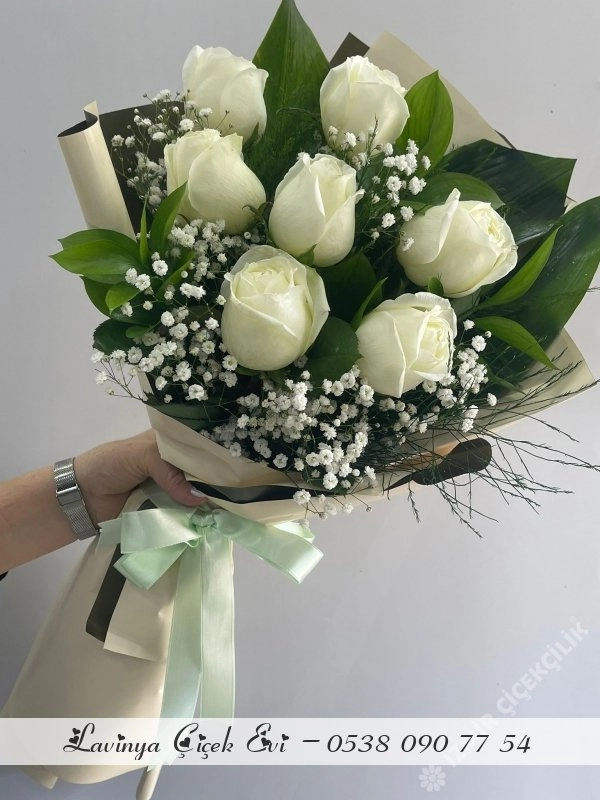 Yedili Beyaz Gül Buketi